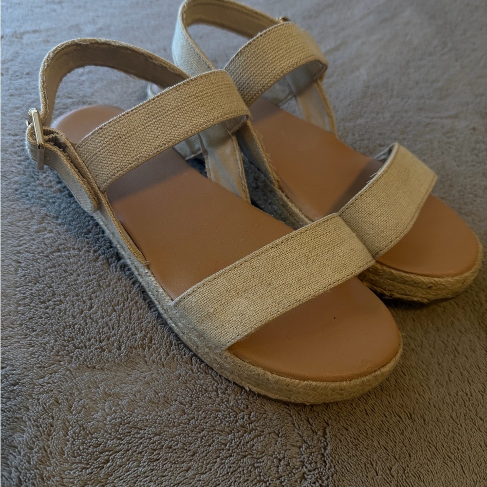 Old Navy Beige Women's Summer Sandals